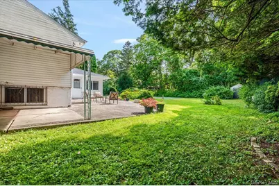 79 E Deer Park Road, Dix Hills, NY 11746 - Photo 23