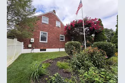 17 Somerset Avenue, East Islip, NY 11730 - Photo 5