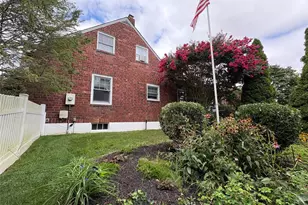 17 Somerset Ave, East Islip, NY 11730 - Photo 5