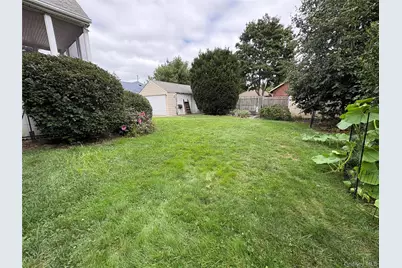 17 Somerset Avenue, East Islip, NY 11730 - Photo 9
