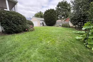 17 Somerset Ave, East Islip, NY 11730 - Photo 9