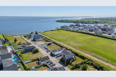 853 S Bay Street, Lindenhurst, NY 11757 - Photo 23