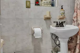 23-08 31st Dr, Astoria, NY 11106 - Photo 23