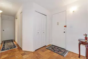 10 Ipswich Ave, Great Neck, NY 11021 - Photo 9