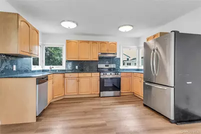 344 N Hickory Street, Massapequa, NY 11758 - Photo 9