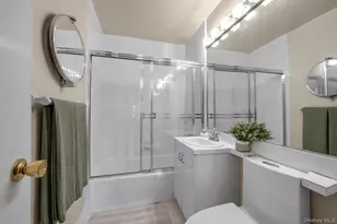 5 Schenck Ave, Great Neck, NY 11021 - Photo 11