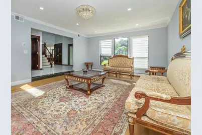 32 Carriage Road, Great Neck, NY 11024 - Photo 9