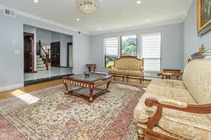 32 Carriage Rd, Great Neck, NY 11024 - Photo 9