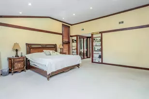 32 Carriage Rd, Great Neck, NY 11024 - Photo 19