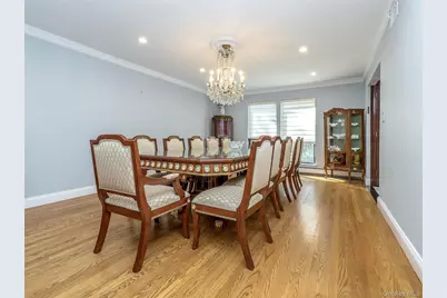 32 Carriage Road, Great Neck, NY 11024 - Photo 5