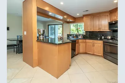 32 Carriage Road, Great Neck, NY 11024 - Photo 7