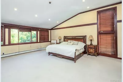 32 Carriage Road, Great Neck, NY 11024 - Photo 21