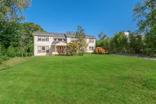 32 Carriage Rd, Great Neck, NY 11024 - Photo 31