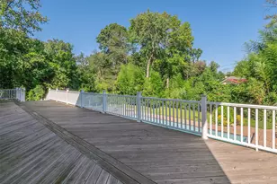 32 Carriage Rd, Great Neck, NY 11024 - Photo 27