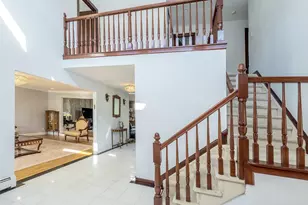 32 Carriage Rd, Great Neck, NY 11024 - Photo 17