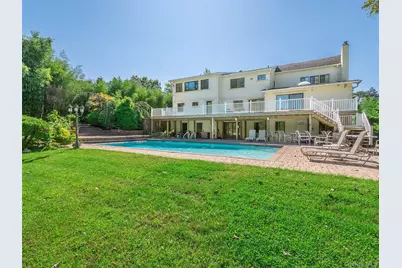 32 Carriage Road, Great Neck, NY 11024 - Photo 29