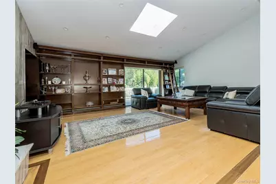 32 Carriage Road, Great Neck, NY 11024 - Photo 13