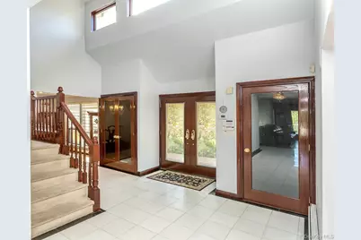 32 Carriage Road, Great Neck, NY 11024 - Photo 3