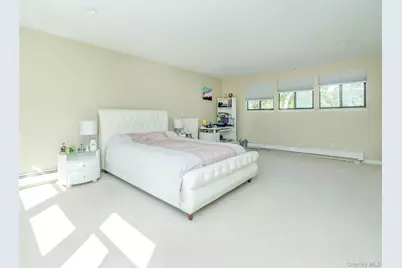 32 Carriage Road, Great Neck, NY 11024 - Photo 23