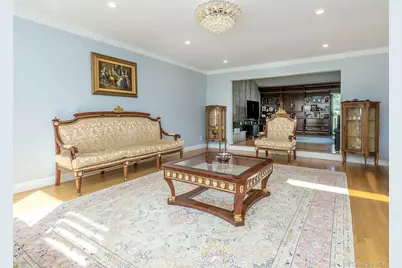 32 Carriage Road, Great Neck, NY 11024 - Photo 11