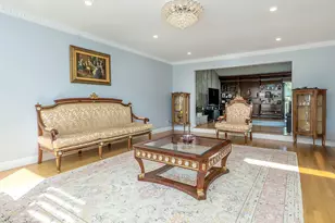 32 Carriage Rd, Great Neck, NY 11024 - Photo 11