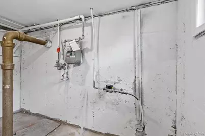 1686 Rosalind Avenue, Elmont, NY 11003 - Photo 27