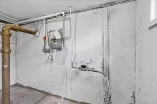 1686 Rosalind Ave, Elmont, NY 11003 - Photo 27