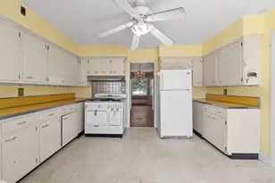 298 Nassau Pkwy, Oceanside, NY 11572 - Photo 15