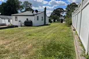 443 Adirondack Dr, Farmingville, NY 11738 - Photo 3