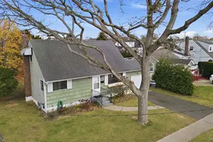 207 N Nassau Ave, Massapequa, NY 11758 - Photo 25