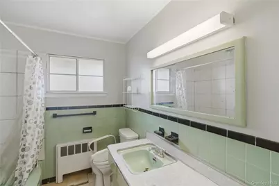 207 N Nassau Avenue, Massapequa, NY 11758 - Photo 21