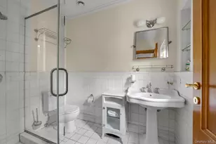 22 Martin Ct, Great Neck, NY 11024 - Photo 21