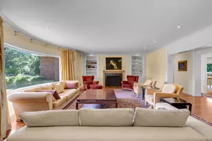 22 Martin Ct, Great Neck, NY 11024 - Photo 9