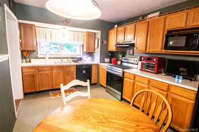 4 Andam Way, Saint James, NY 11780 - Photo 9