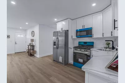 233 Lee Avenue, Hicksville, NY 11801 - Photo 11