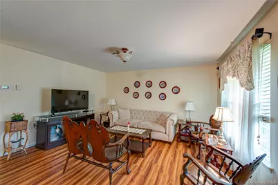 350B Woodbridge Drive #350B, Ridge, NY 11961 - Photo 5