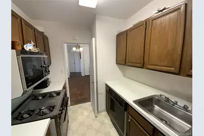 27110 Grand Central Parkway #7Y, Floral Park, NY 11005 - Photo 7