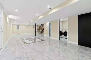 81-25 265th St, Glen Oaks, NY 11004 - Photo 37