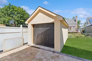 81-25 265th St, Glen Oaks, NY 11004 - Photo 41