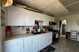 16 Beach Ave, Copiague, NY 11726 - Photo 5