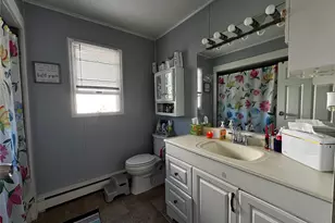 16 Beach Ave, Copiague, NY 11726 - Photo 9