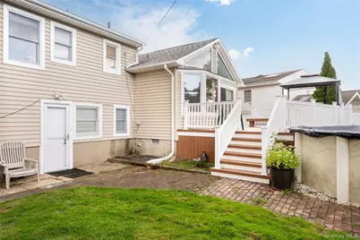 11 Eaton Road, Syosset, NY 11791 - Photo 5