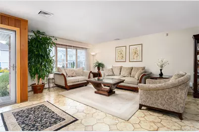 11 Eaton Road, Syosset, NY 11791 - Photo 7