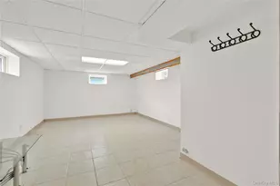 183-11 64th Ave, Fresh Meadows, NY 11365 - Photo 37