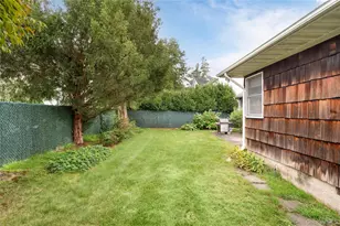 9 Eaton Rd, Syosset, NY 11791 - Photo 3