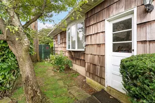 9 Eaton Rd, Syosset, NY 11791 - Photo 25