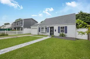 205 S 12th St, Lindenhurst, NY 11757 - Photo 3