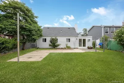 205 S 12th Street, Lindenhurst, NY 11757 - Photo 5