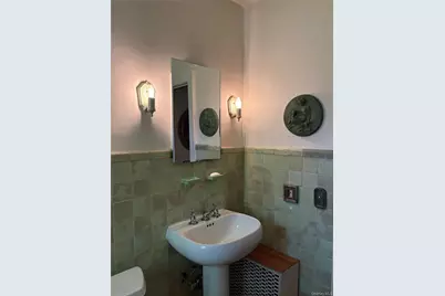 53-34 Browvale Lane, Little Neck, NY 11362 - Photo 17