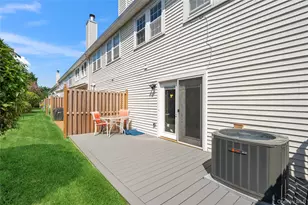 37 Stratford Green, Farmingdale, NY 11735 - Photo 29